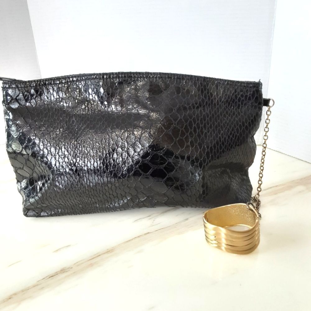 BLACK VEGAN LEATHER EMBOSSED SNAKE SKIN GOLD TONE BRACELET CLUTCH